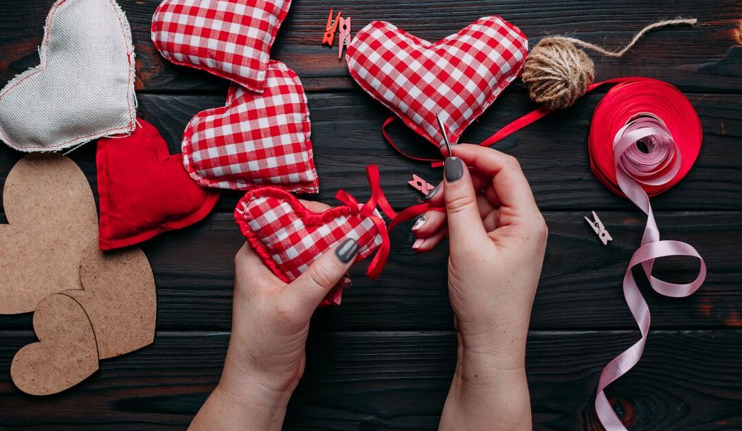 How to Choose the Right Fabric & Yarn for Your DIY Home Decor Projects in 2025